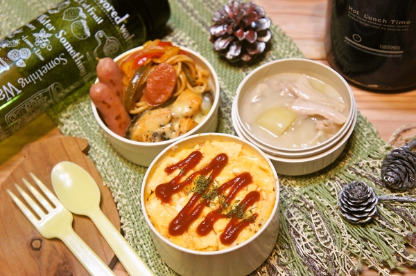 「オムライス＆クリームシチュー弁当」de長男のランチ