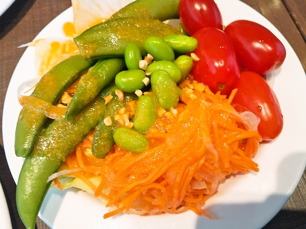 盛り過ぎサラダ