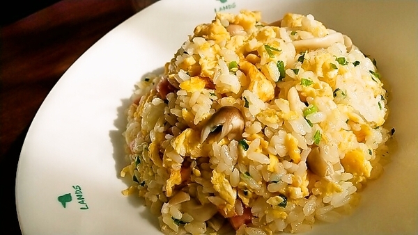 シメジとベーコンのチャーハン