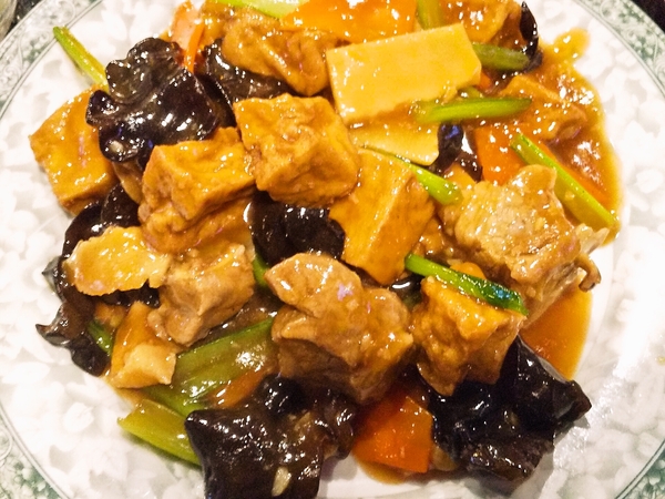 スペアリブと豆腐の醤油炒め