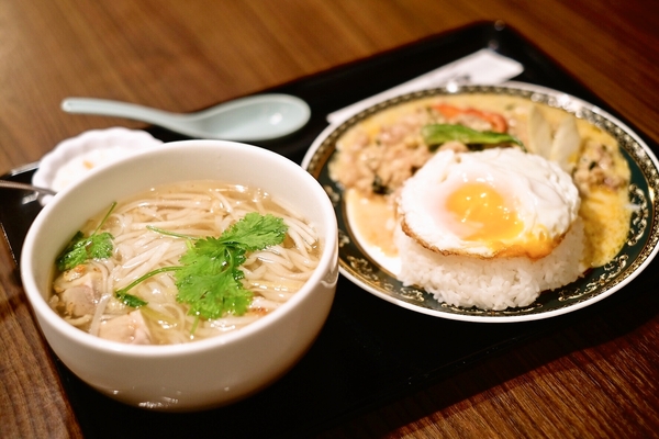 フォーとガパオ