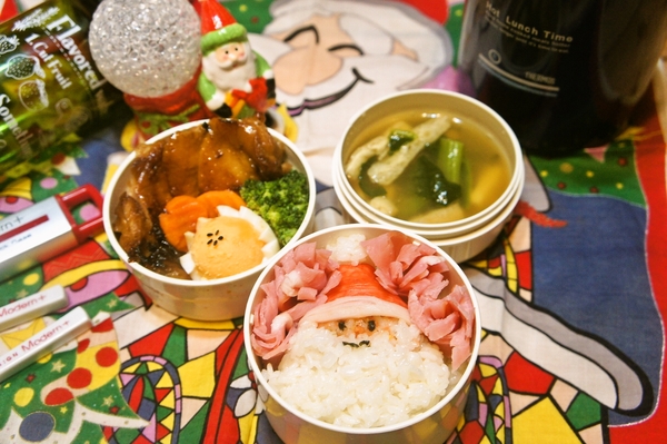サンタさんデコごはん＆ローストチキンde長男のランチ