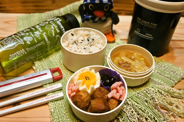 「揚げ肉団子＆混ぜご飯弁当」de長男のランチ