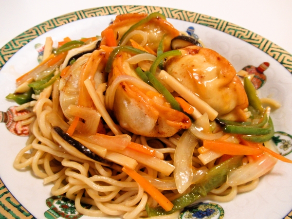 揚げ餃子の甘酢あんかけ焼きそば