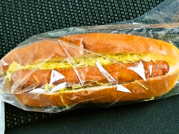 カレー風味のホットドッグ