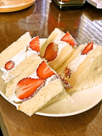 イチゴサンド