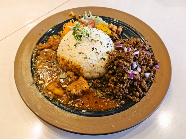 ガルミー＠京都・福知山の今週のカレーとドライキーマのあいがけ