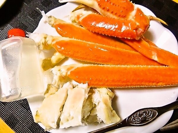 脱皮したばかりのズワイガニ蟹「ずぼがに」殻が手で剥けますよ～～