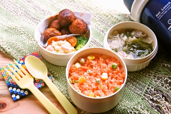 チキンライス＆煮込みミートボール弁当de長男のランチ