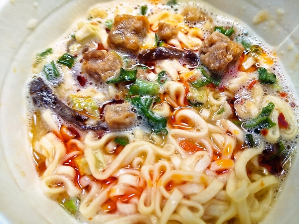 ｶｯﾌﾟﾇｰﾄﾞﾙ旨辛豚骨