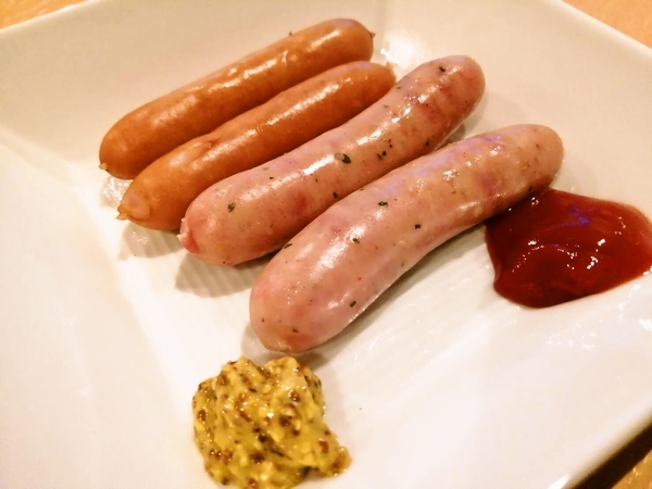 カフェ＆ゲームバーことぶき　ソーセージ味比べ