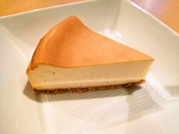 カフェ＆ゲームバーことぶき　チーズケーキ