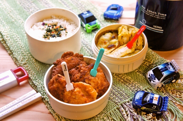 鶏の唐揚げ＆グラタン弁当de長男のランチ