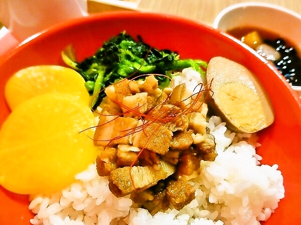 魯肉飯　ルーローハン