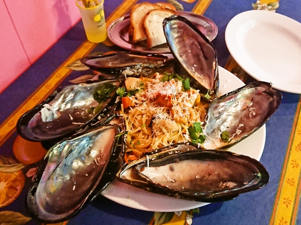 プルチネッラの宮津産ムール貝とペコリーノチーズのスパゲッティー