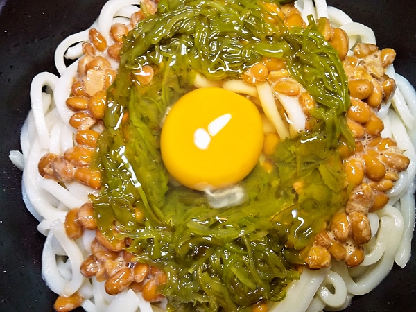 メカブ納豆うどん