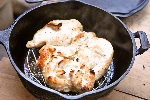ダッチオーブンでローストチキン