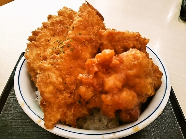 かつやの「タレカツとから揚げの合い盛り」