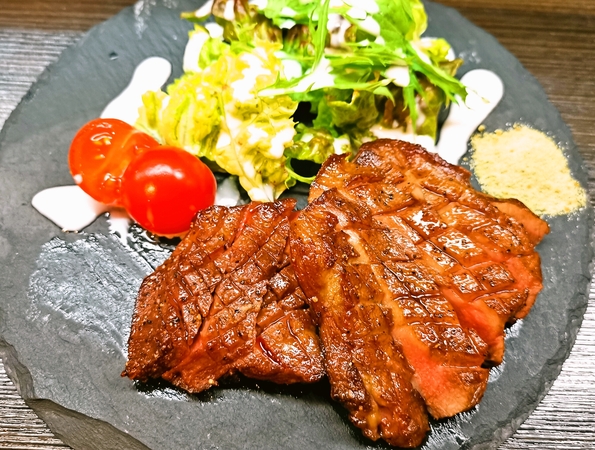 釧路居酒屋飲み処やすの牛タン炙り焼1000円