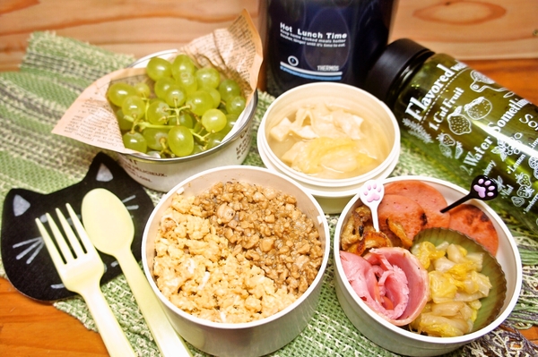 「2色そぼろ丼＆白菜のお浸し弁当」de長男のランチ