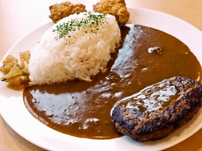 欲張りカレー　カフェ＆ゲームバーことぶき