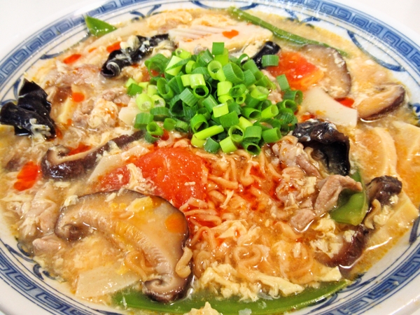 チキンラーメンDEトマト酸辣湯麺