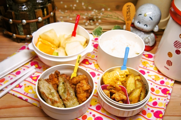 唐揚げほか揚げ物たくさん＆フルーツ弁当de長男のランチ
