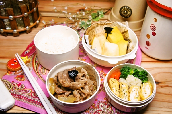 豚肉の甘辛炒め＆リンゴ弁当de長男のランチ