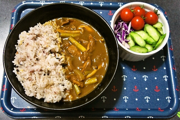 タンカレーとサラダ