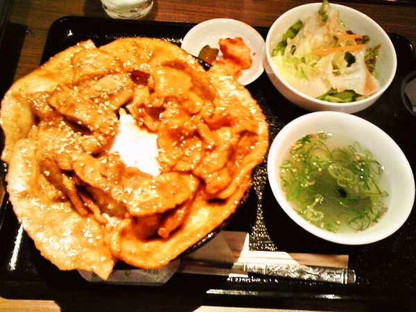 花びら豚バラ丼