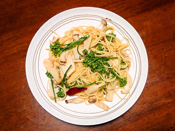 エリンギとブロッコリーの脇芽の和風パスタ