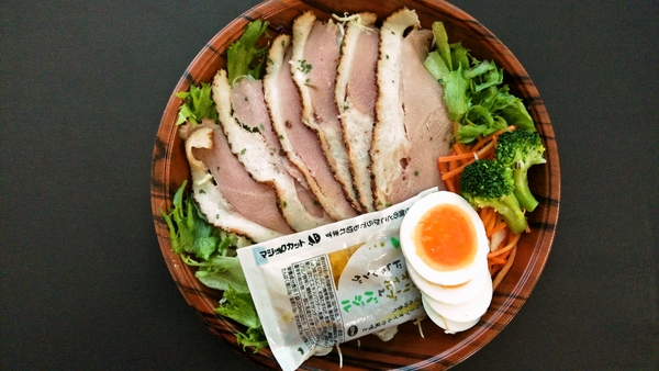 タンパク質が摂れるサラダ