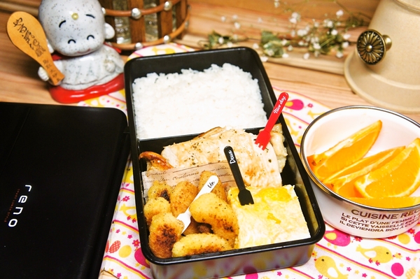 高校生男子、シンプルな味付けでキメたおかずでお弁当