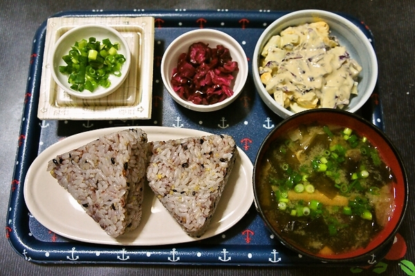 朝ご飯(おにぎり定食)