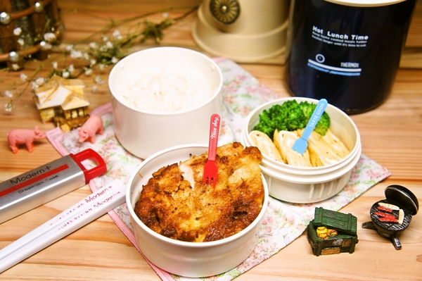 フライドチキン＆玉子焼き弁当de長男のランチ