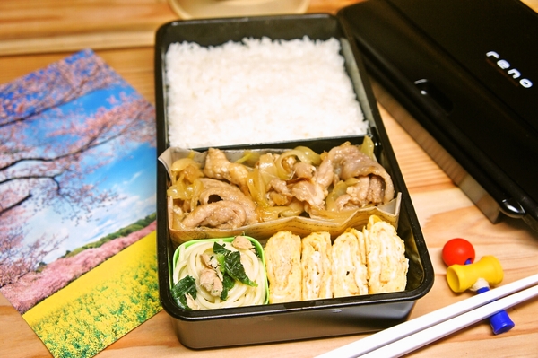 高校生男子、おしゃれだなと言われたカップで詰めたお弁当