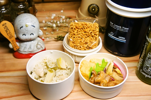 筍ご飯＆鶏の甘辛焼き弁当de長男のランチ