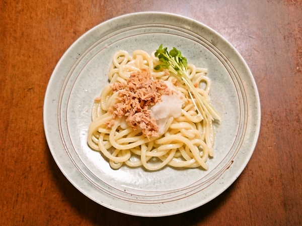 ツナおろし焼きうどん（醤油をかけていただきます）