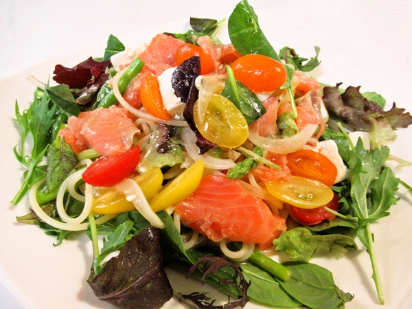 スモークサーモンとクリームチーズの冷製パスタ