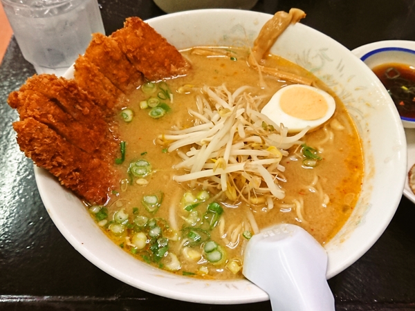 みそカツラーメン