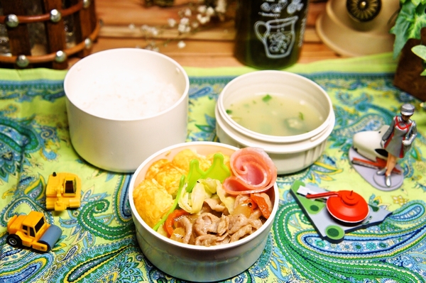 豚肉の野菜炒め＆オクラの中華スープ弁当de長男のランチ