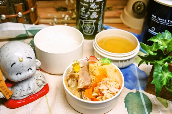 豚肉の味噌焼き＆マカロニサラダ弁当de長男のランチ