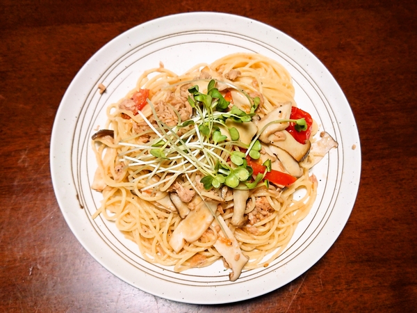 今日の夕飯はエリンギとトマトとツナのスパゲティ