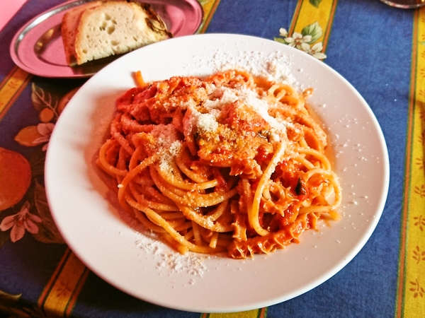 プルチネッラ＠京都・福知山のトリッパのトマトソースのブカティーニ