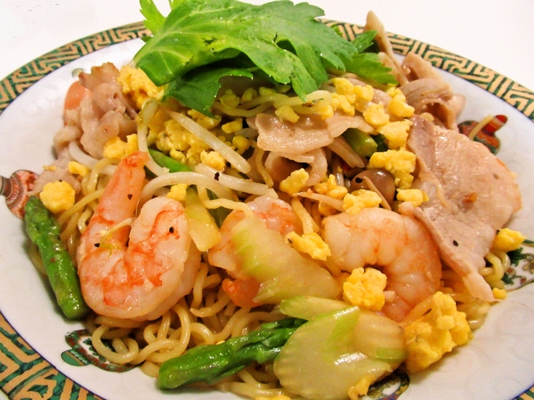 エビとセロリのエスニック焼きそば