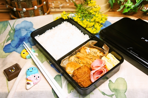 高校生男子、ご飯と合うのか不安なおかずでお弁当