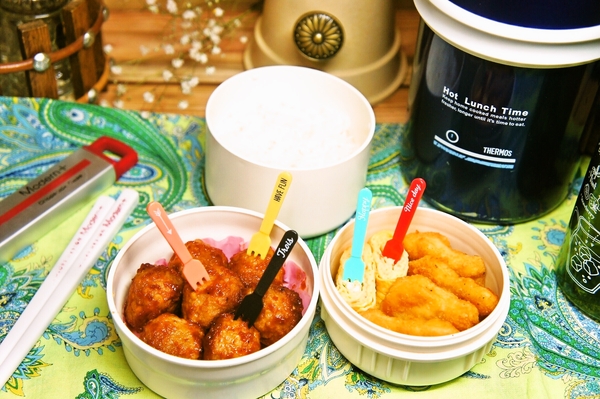 煮込みミートボール＆チキンナゲット弁当de長男のランチ