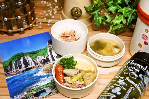 豚肉の野菜炒め＆出し巻き玉子弁当de長男のランチ