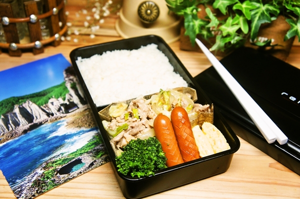 高校生男子、リクエストに応えたおかずでお弁当