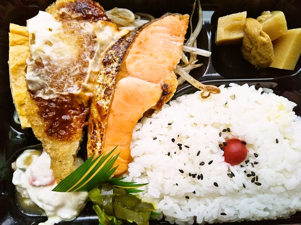 タラフライ＆塩鮭弁当